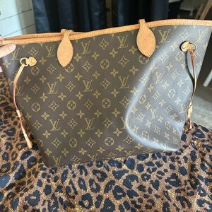 Louis Vuitton Neverfull MM bag